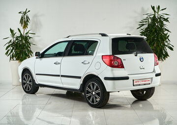 Geely MK Cross Вид 5